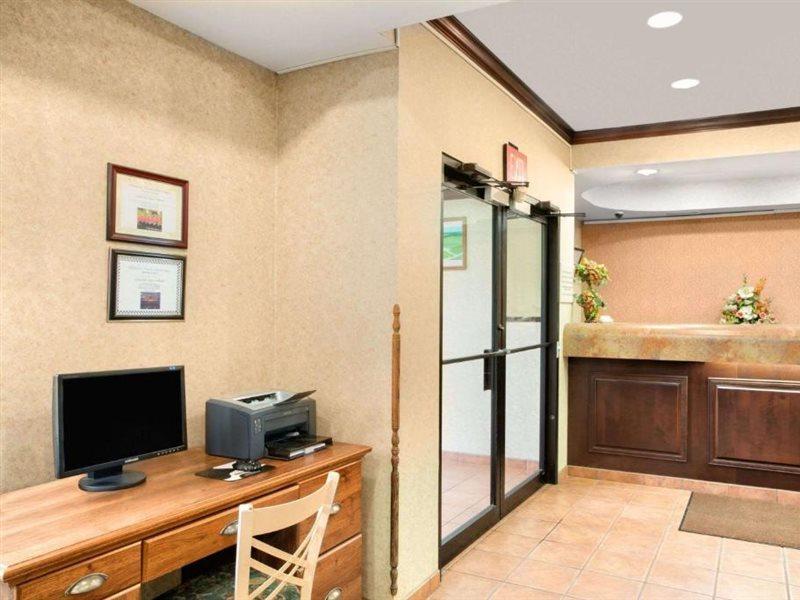 Super 8 By Wyndham Grayville Esterno foto