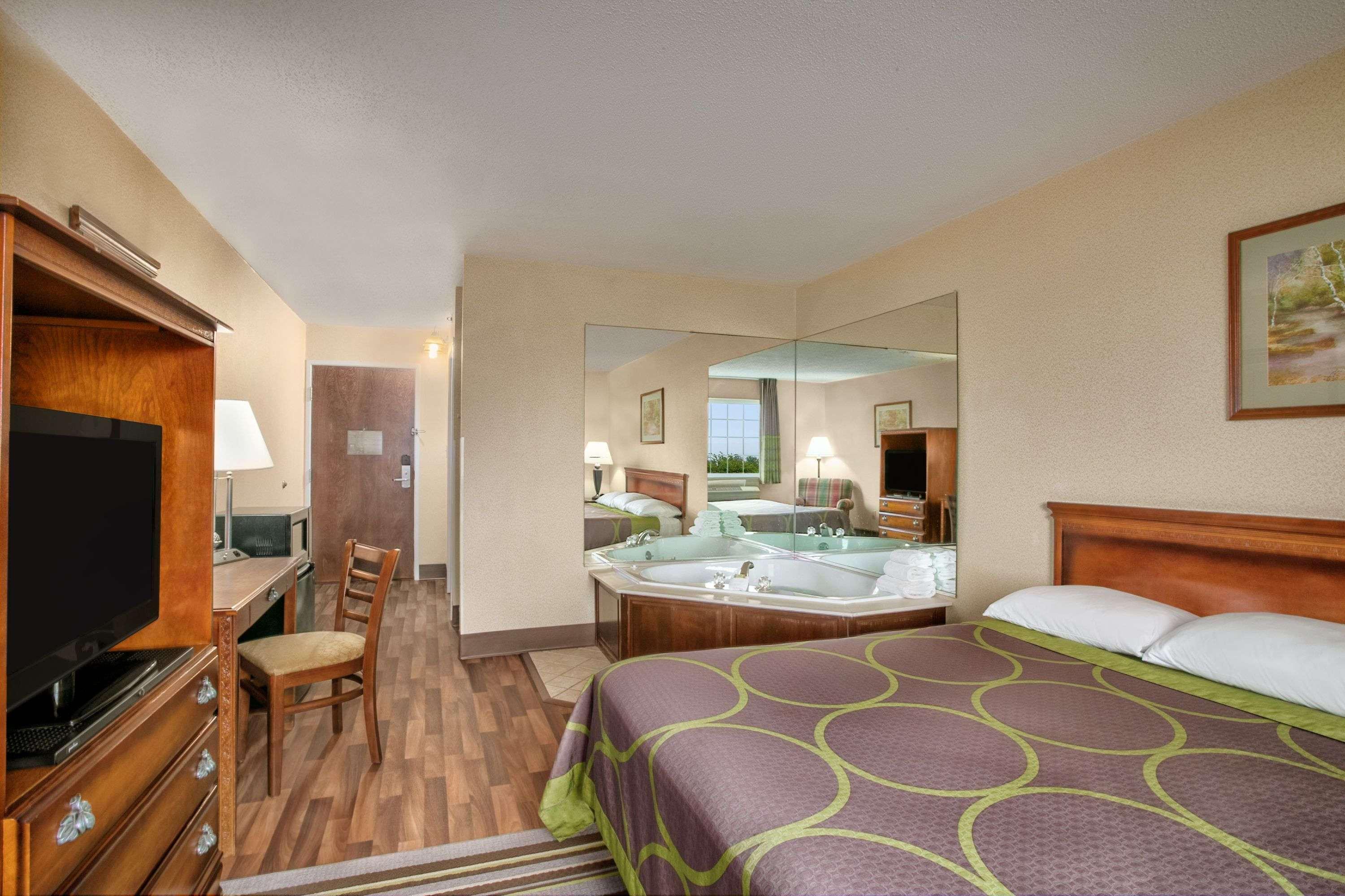 Super 8 By Wyndham Grayville Esterno foto