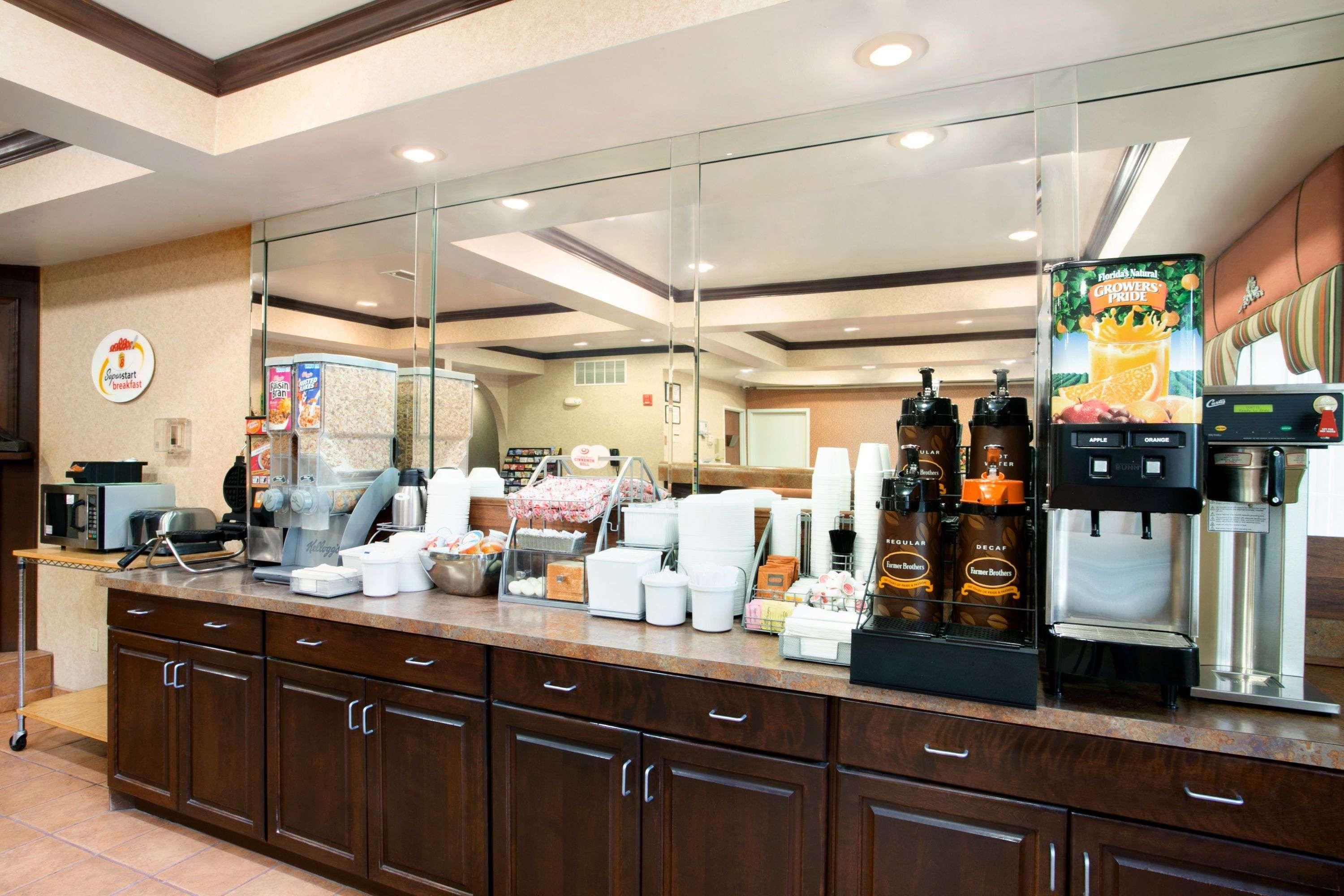 Super 8 By Wyndham Grayville Esterno foto