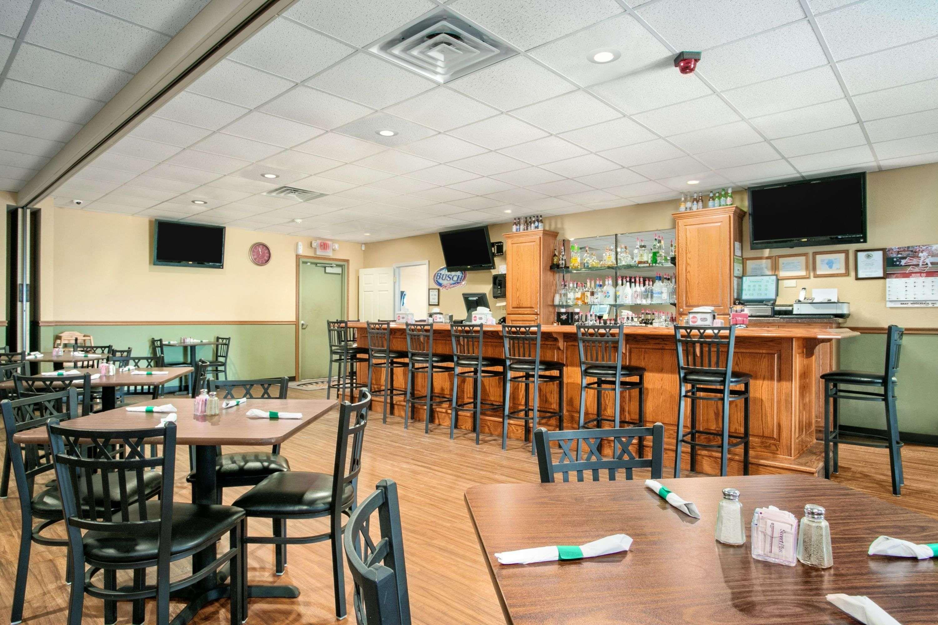 Super 8 By Wyndham Grayville Esterno foto