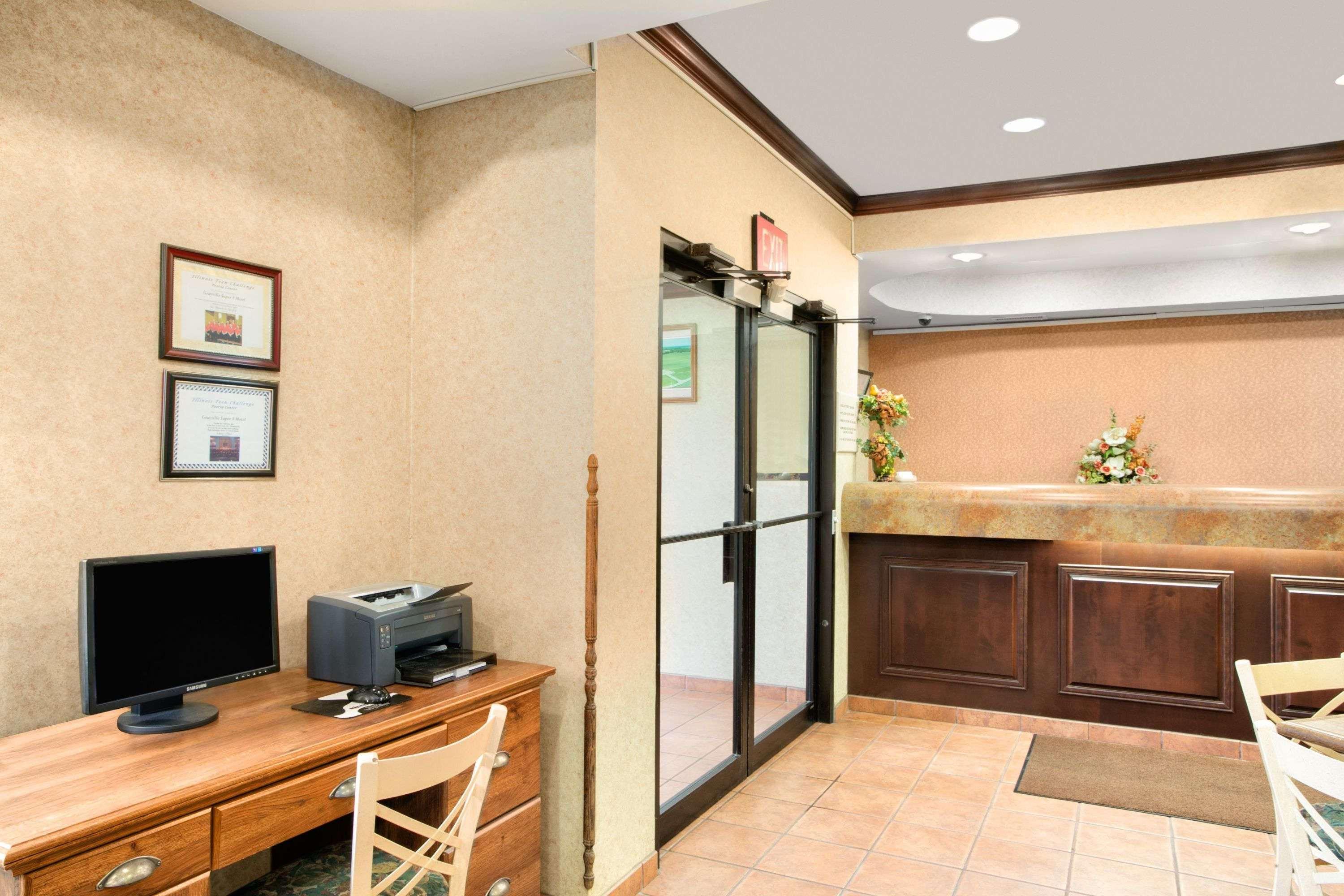 Super 8 By Wyndham Grayville Esterno foto